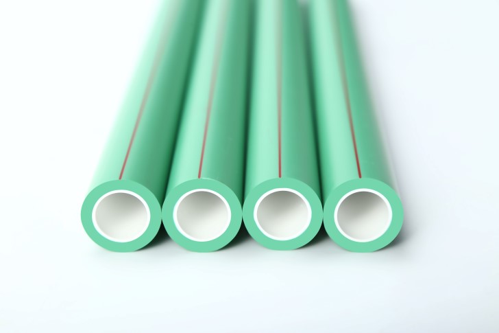 装修中水管是走顶还是走地好？