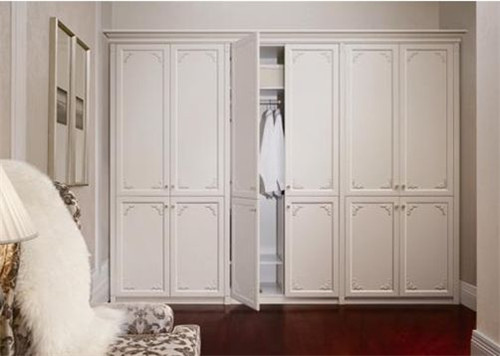 定制衣柜选平开门还是推拉门？